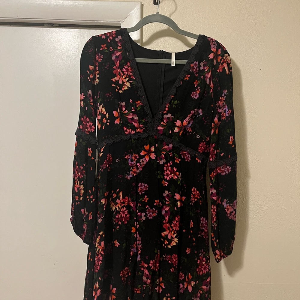 Sage Black and Red V-Neck Long Sleeve Sundress